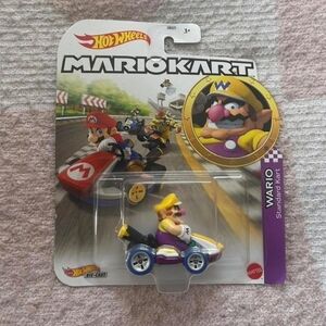 Mario Kart Wario Figure with Purple & Yellow Kart - Hot Wheels